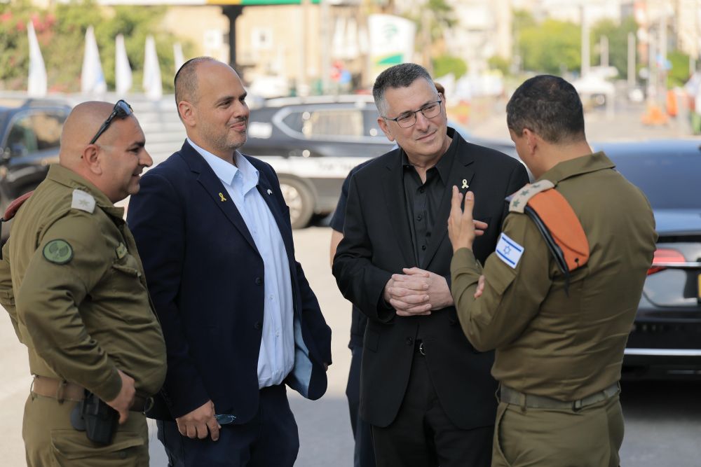 עוז שכטר
