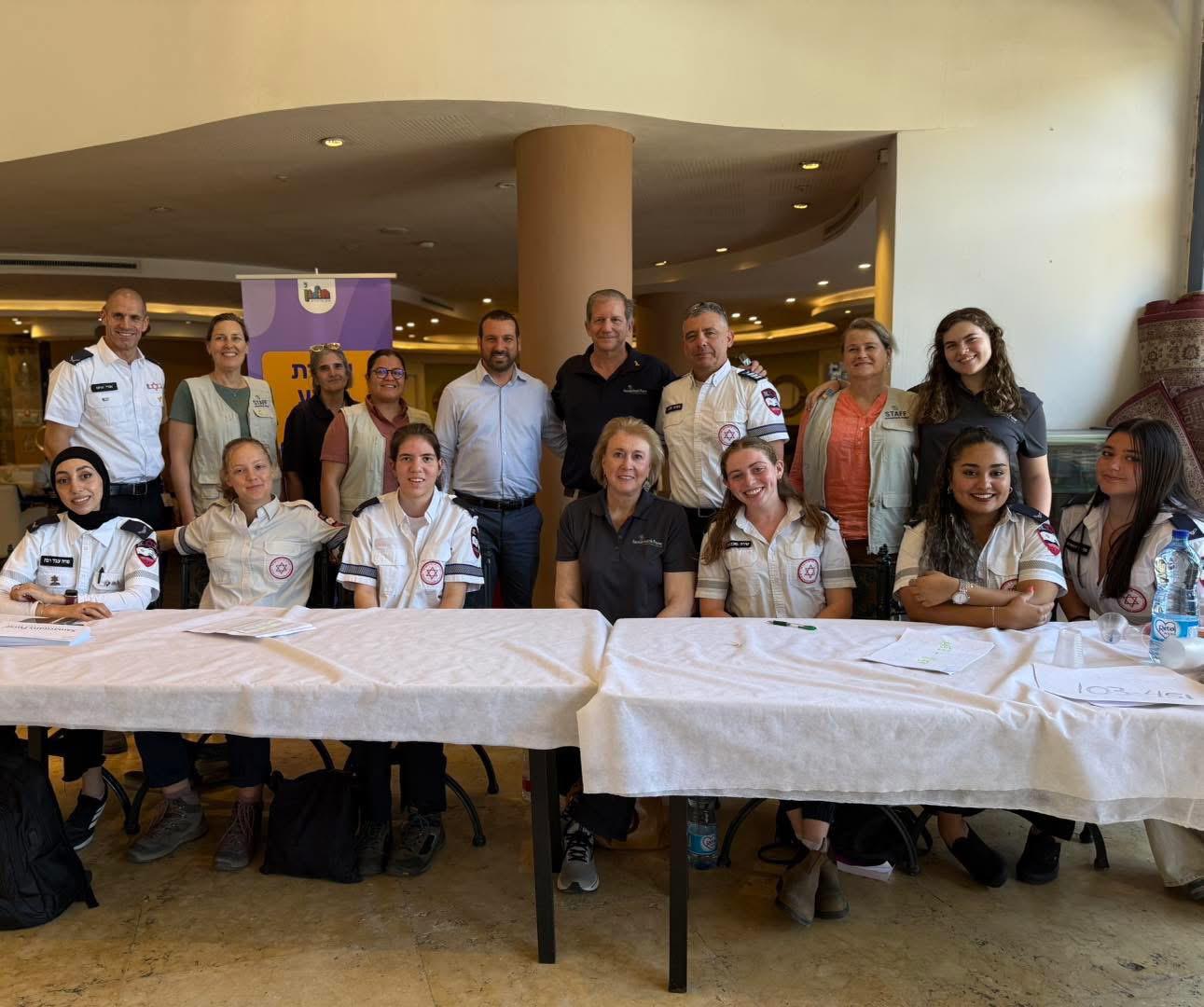 אשת שגריר ארה"ב נרתמה למען המפונים מחולון