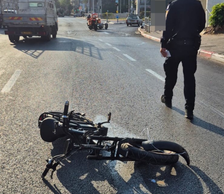 2 פצועים תאונה בין קורקינט לאופנוע בבת ים