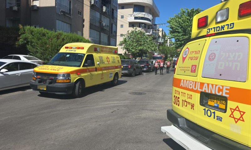 2 ילדים לכודים חולצו מדירה בוערת בראשון לציון