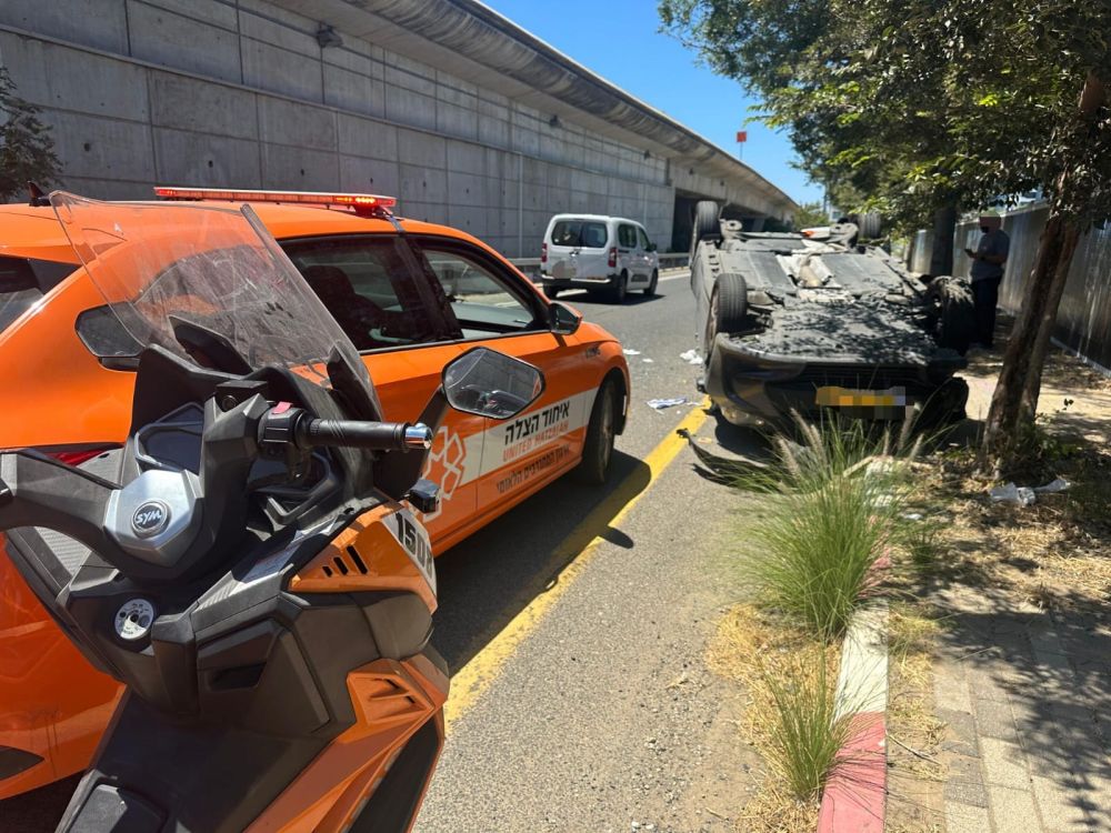קשיש התהפך עם רכבו בכניסה לחולון
