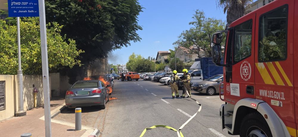 רכב עלה באש בשכונת נאות שושנים בחולון