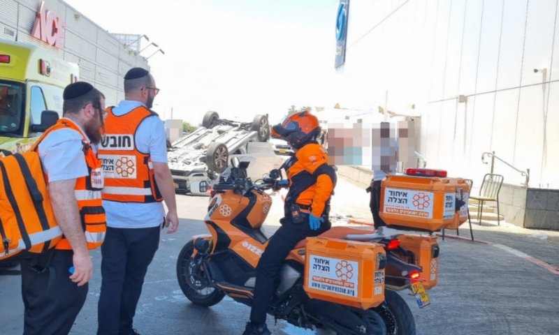 2 פצועים בהתהפכות רכב בראשון לציון