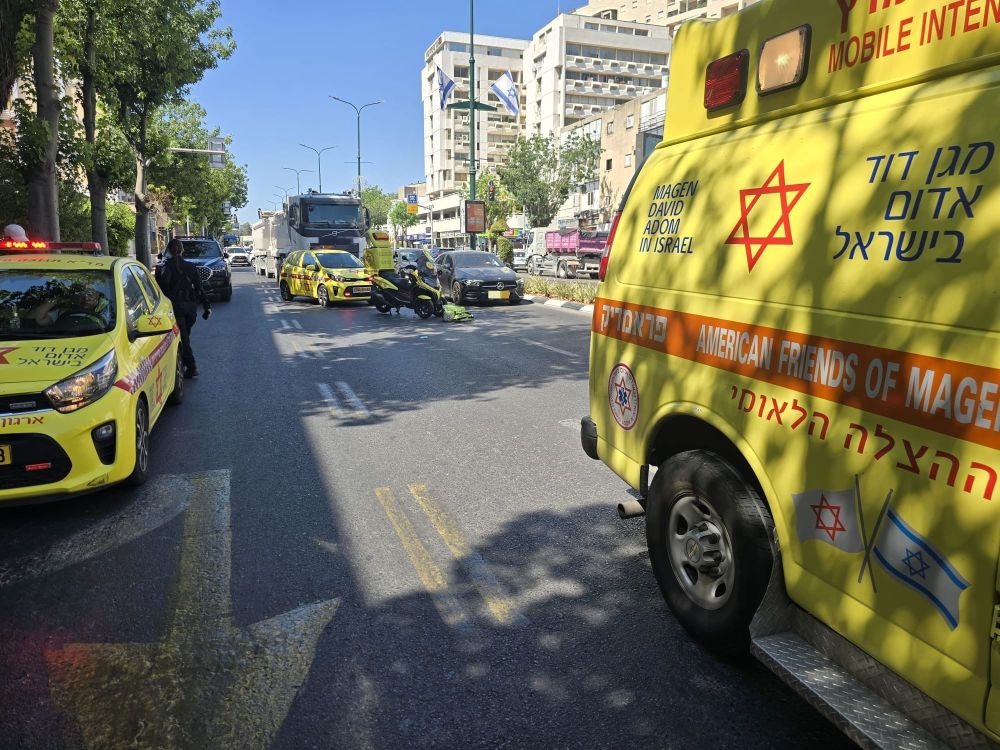 הולך רגל נפגע ממשאית במרכז ראשון לציון