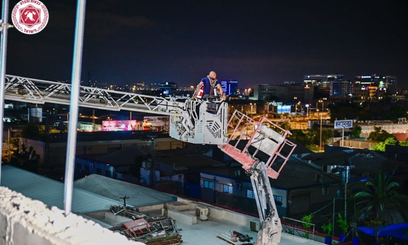 לכוד חולץ מאתר בנייה באזור התעשייה בחולון