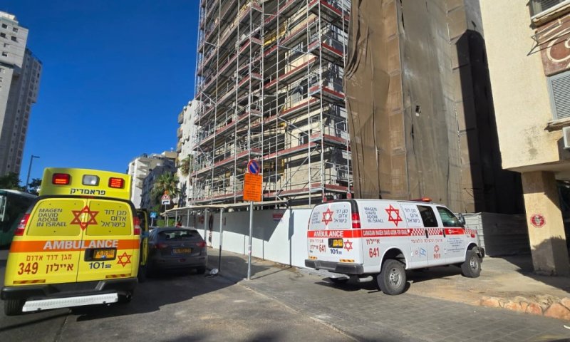 פצוע קשה בנפילה מגובה באתר בנייה בבת ים