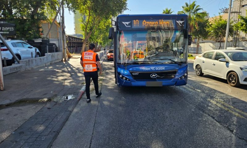 פצועים בתאונה עם מעורבות אוטובוס בבת ים