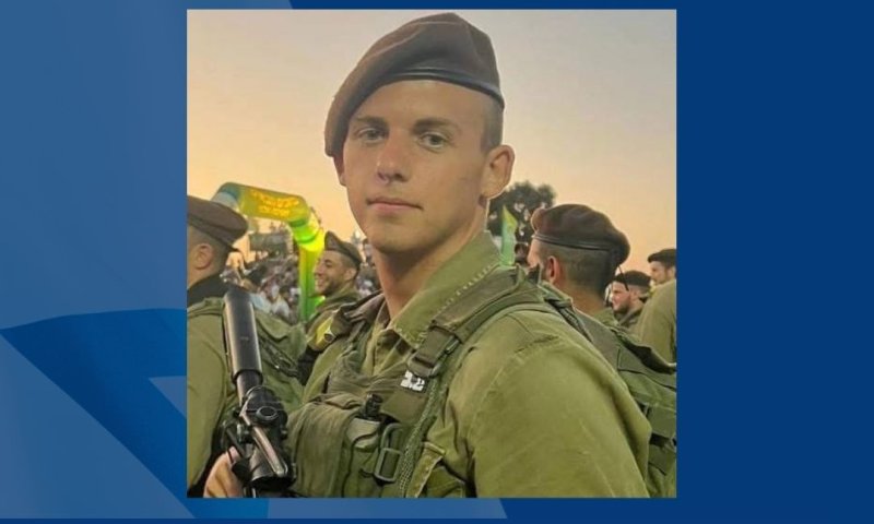 תושבי חולון מגיעים לחלוק כבוד אחרון עם דגלי ישראל לסמ"ר עמית כהן