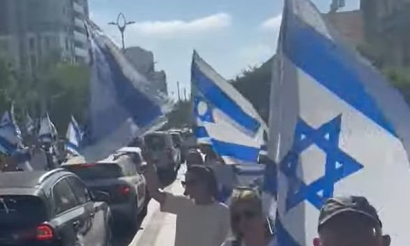 מאות מתושבי חולון חלקו כבוד אחרון לסמ"ר עמית כהן