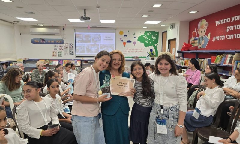מיזם מיוחד של עזר מציון חיבר בין תלמידות כיתה ה' לנשים בנות הגיל השלישי
