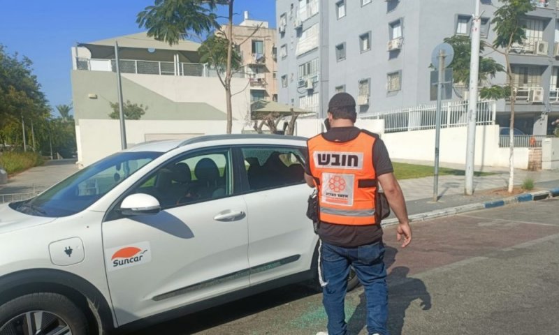 בן שנתיים ננעל ברכב בבת ים
