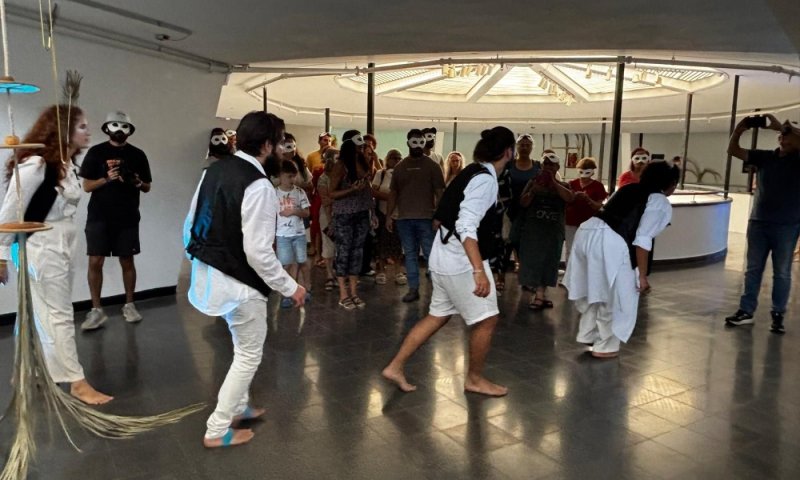 עשרות לקחו חלק ביצירה "מחול לקודש" שהוצגה בבת ים