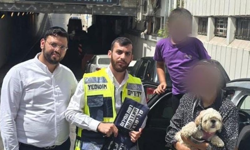 כלב ננעל ברכב בשכונת נאות רחל בחולון