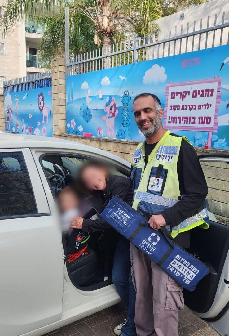 פעוט ננעל ברכב בראשון לציון
