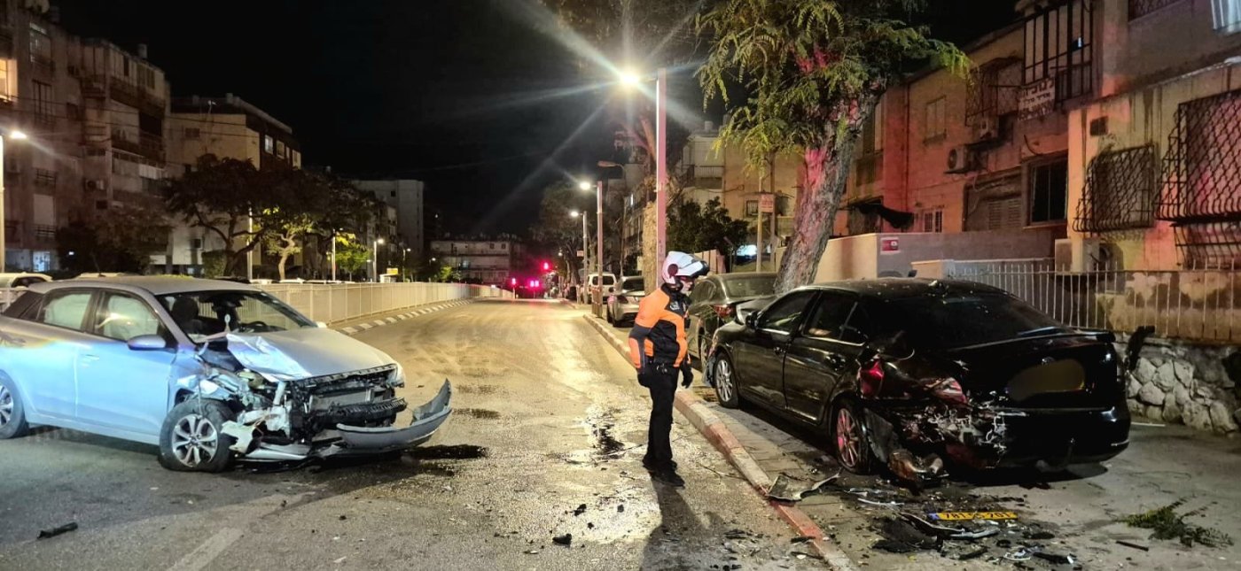 צעיר מבת ים נפצע כשהתנגש עם רכבו ברכב חונה