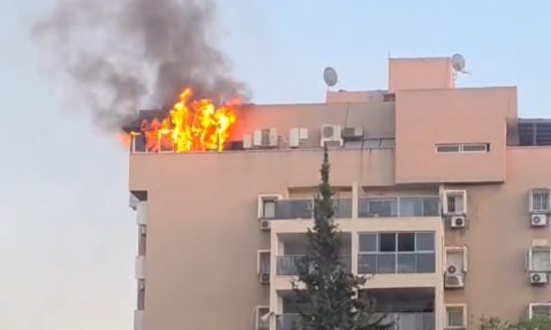 לכודים חולצו משריפה בדירה בחולון