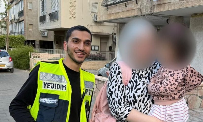 פעוטה בת שנה וחצי ננעלה ברכב בבת ים