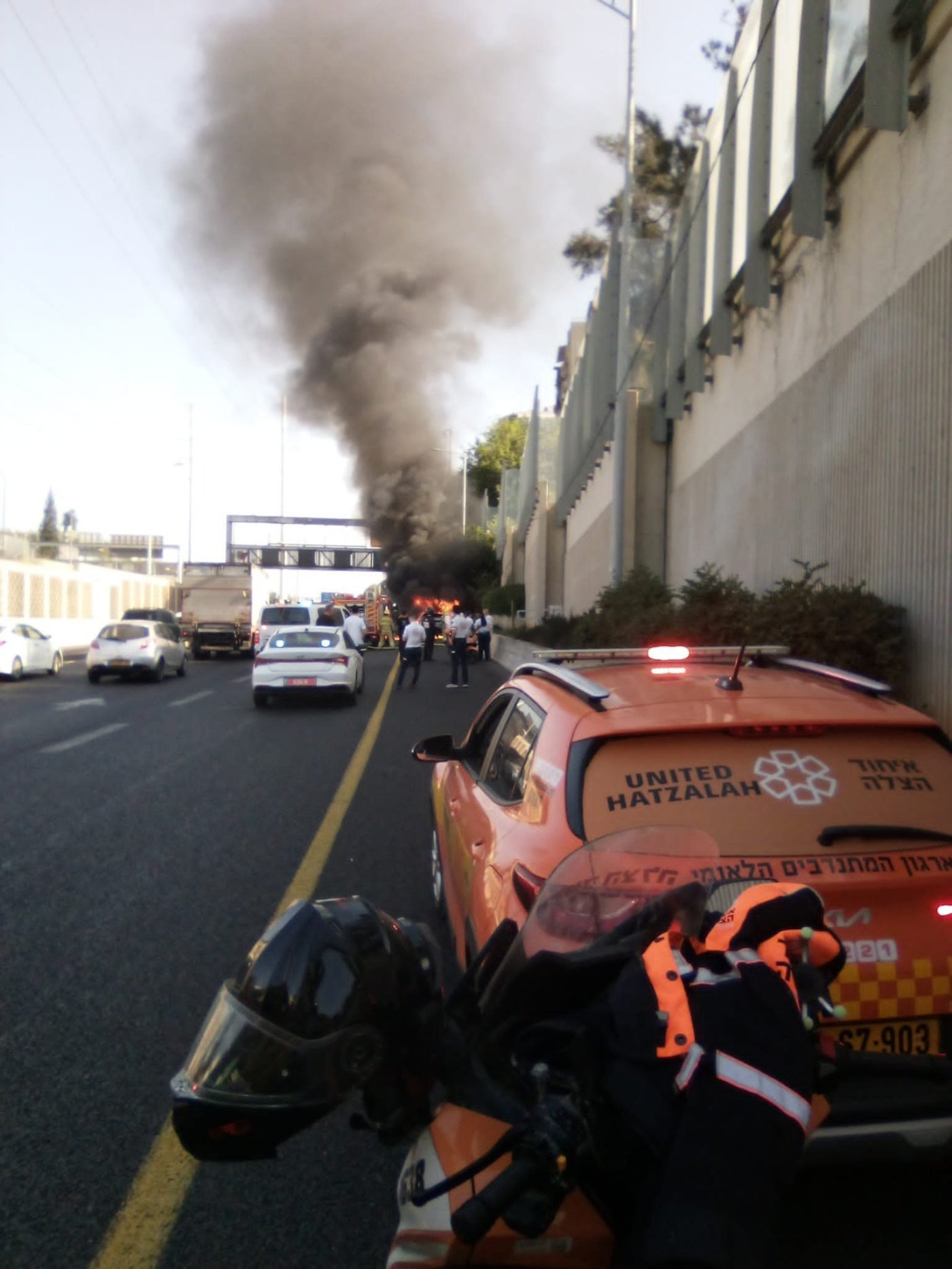 רכב עלה באש סמוך למחלף דב הוז