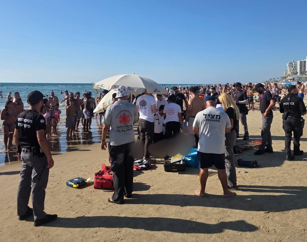 אישה במצב אנוש אחרי שטבעה מול חופי בת ים