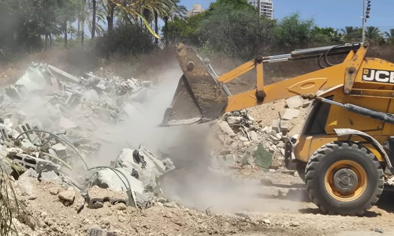 רחפן של עיריית חולון זיהה השלכת פסולת בניין בשטח פתוח