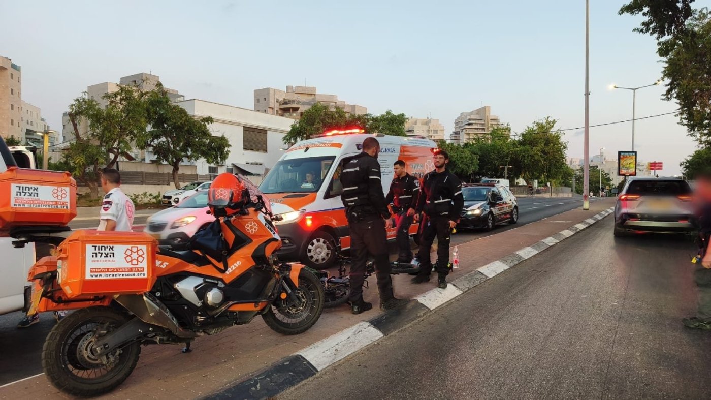רוכב אופניים נפצע בתאונה בחולון