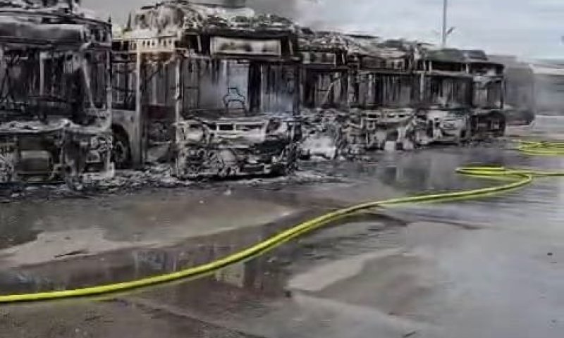 28 אוטובוסים עלו באש בחניון בחולון- אין קשר למצב הביטחוני