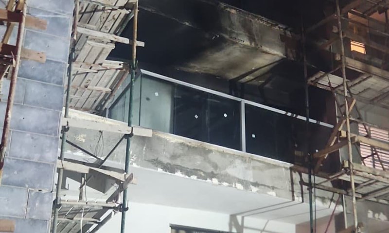 שריפה פרצה בבניין מגורים במרכז חולון