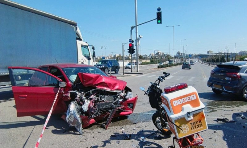 חמישה פצועים בתאונה סמוך לבית העלמין
