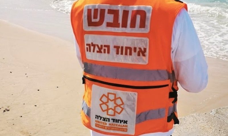 גבר נפצע כשהחליק במדרון בחוף בבת ים