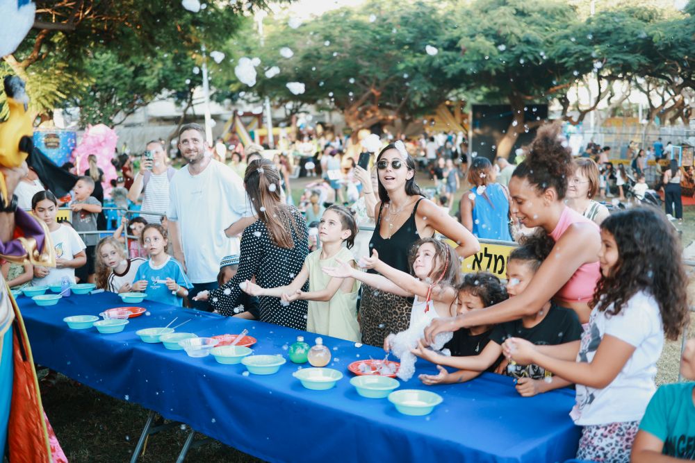 "אי ההרפתקאות" מסכם מסע של קיץ בין הגינות ברחבי בת-ים