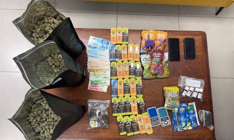 זוג צעירים נעצרו אחרי שנתפסו בדירתם בראשון לציון סמים רבים מוכנים להפצה 