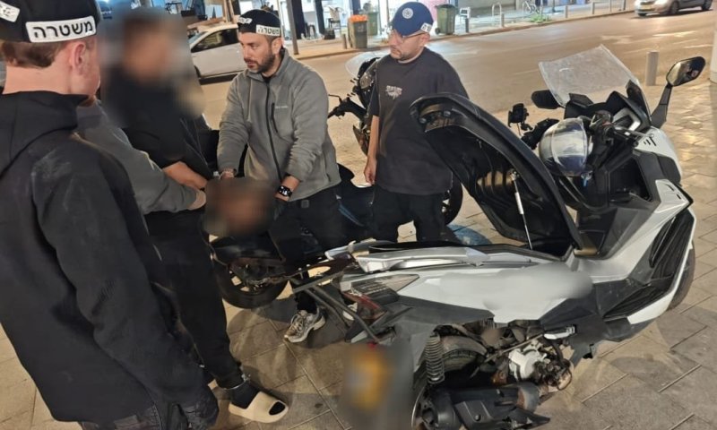 תושב בת ים נעצר בחשד שגנב בתחבולה טלפון מנהג מונית