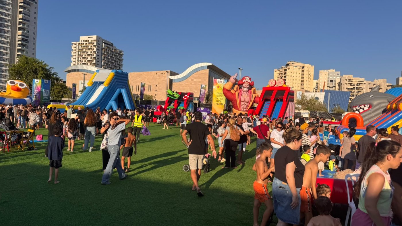 אלפים חגגו בהפנינג המים שהתקיים בסיטי-לייב בחולון