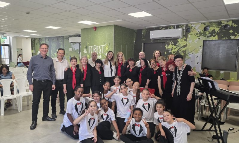 מפגש בין דורי מרגש בבית הספר "רוזן" בראשון לציון