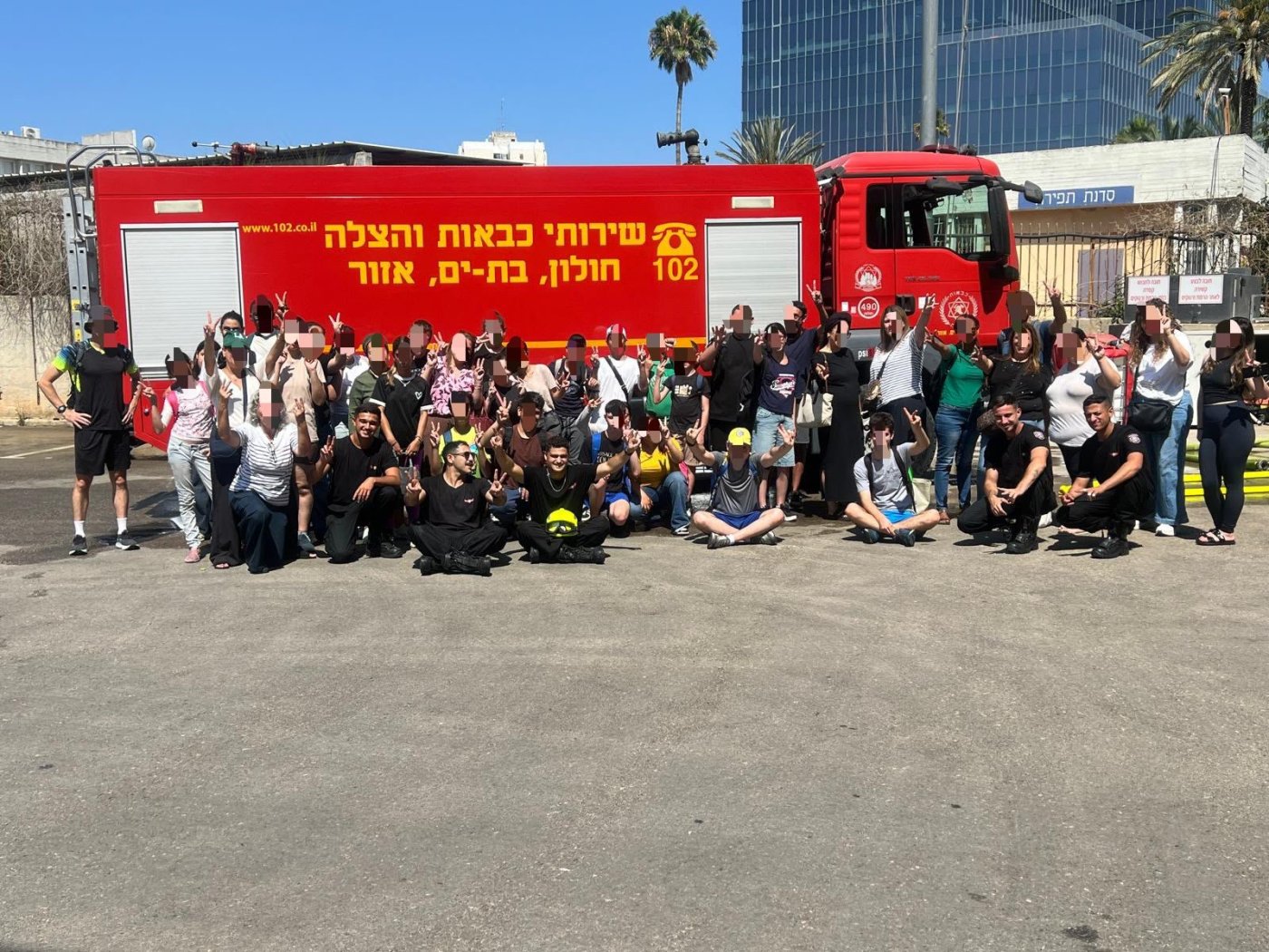 תלמידי החינוך המיוחד הגיעו לביקור בתחנת הכיבוי של חולון