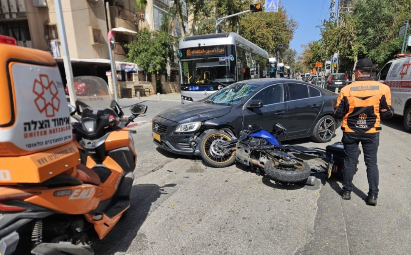 צעיר נפצע בתאונת אופנוע בבת ים