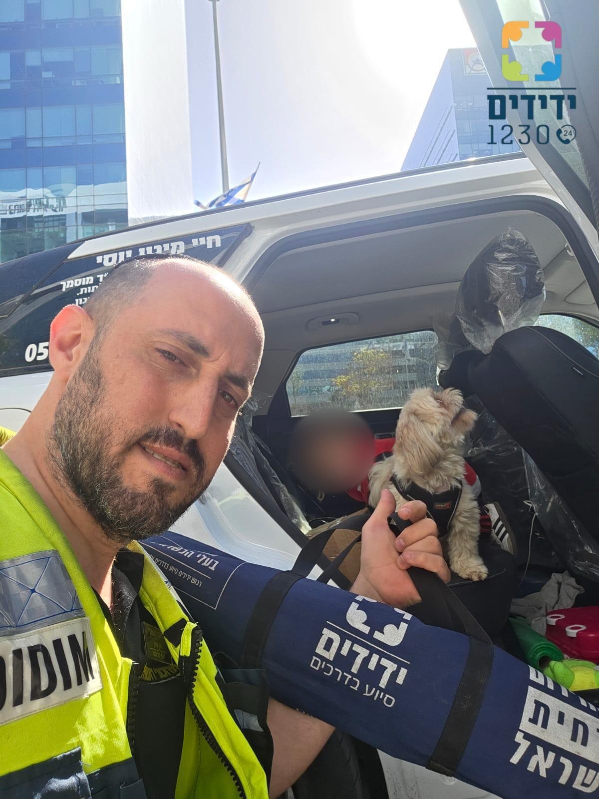 כלב חולץ מרכב נעול באזור התעשייה בחולון