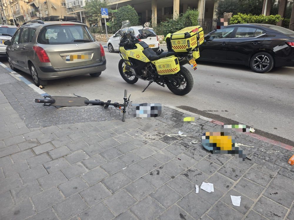 רוכב קורקינט חשמלי נפצע בתאונה בבת ים