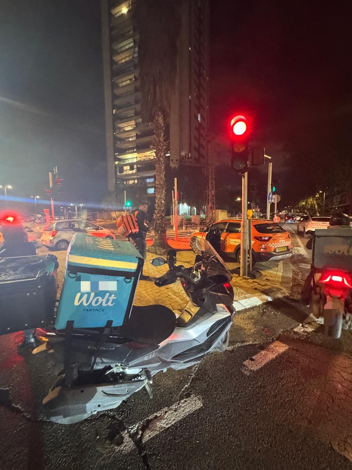 רוכב אופנוע נפצע בתאונה במרכז חולון