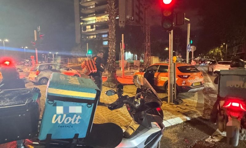 רוכב אופנוע נפצע בתאונה במרכז חולון