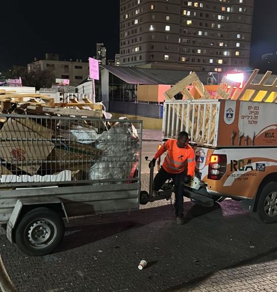 בת ים מתמרקת לקראת החגים. אלו סידורי פינוי האשפה והגזם 