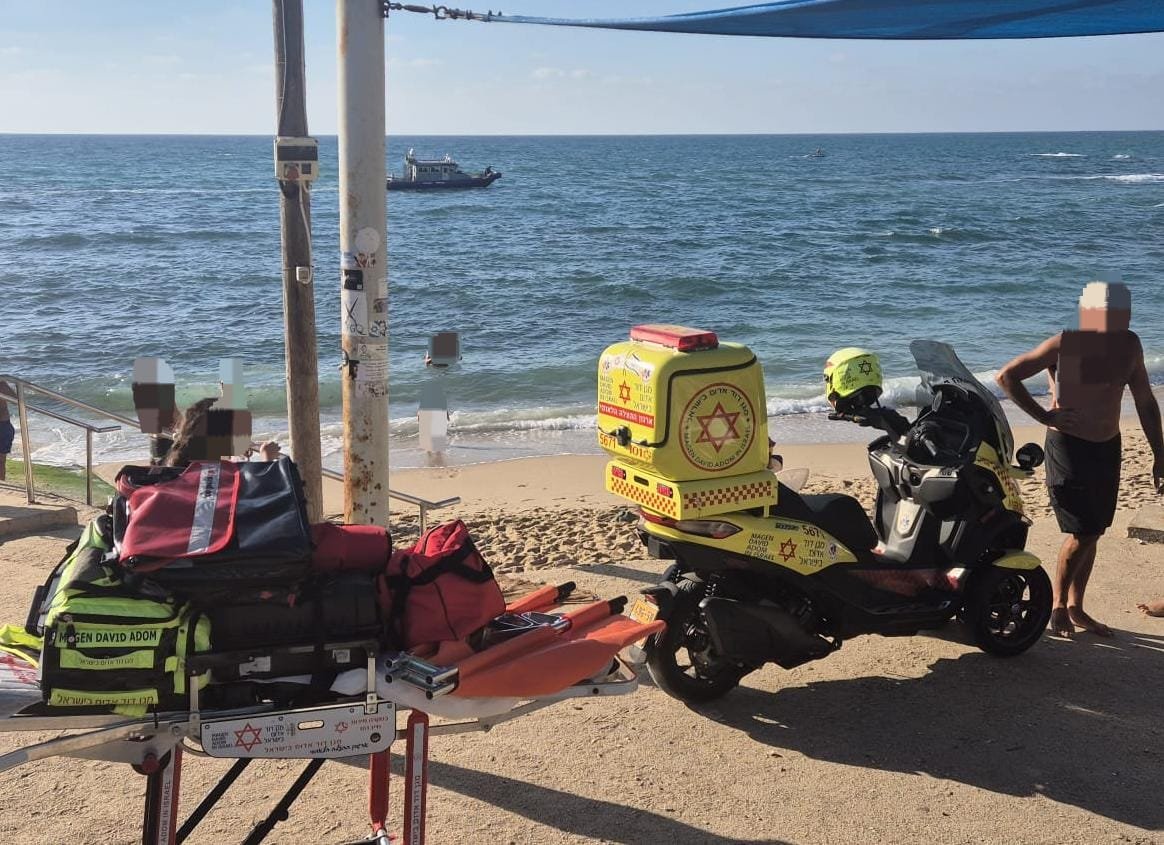 סריקות אחר נער אשר נסחף במים בחוף פלמחים