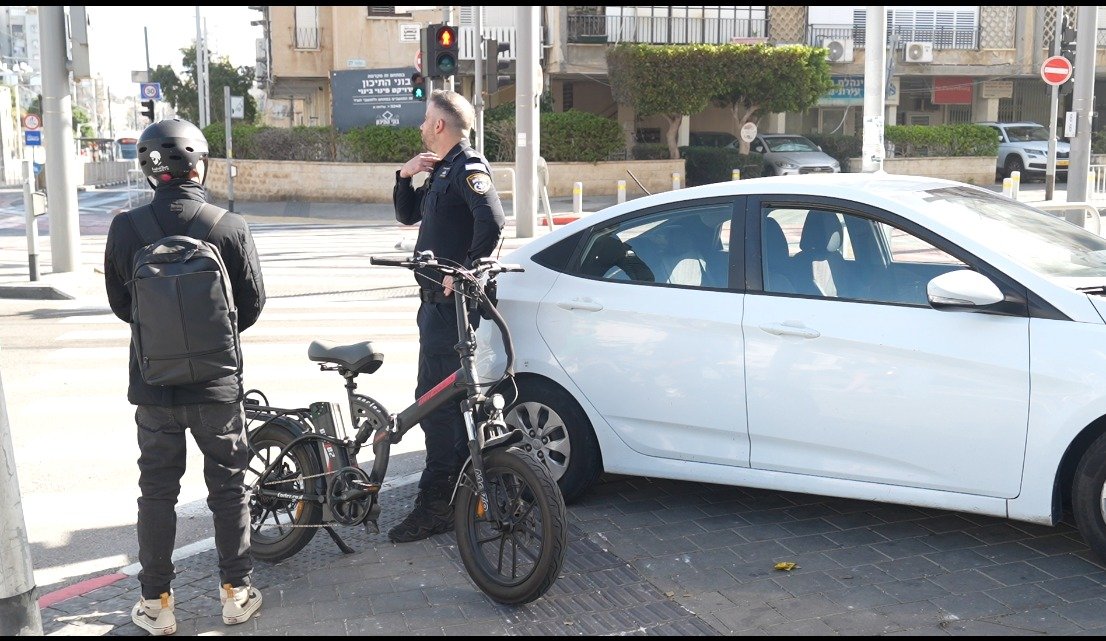 עשרות דוחות לכלים חשמליים במבצע אכיפה בבת ים
