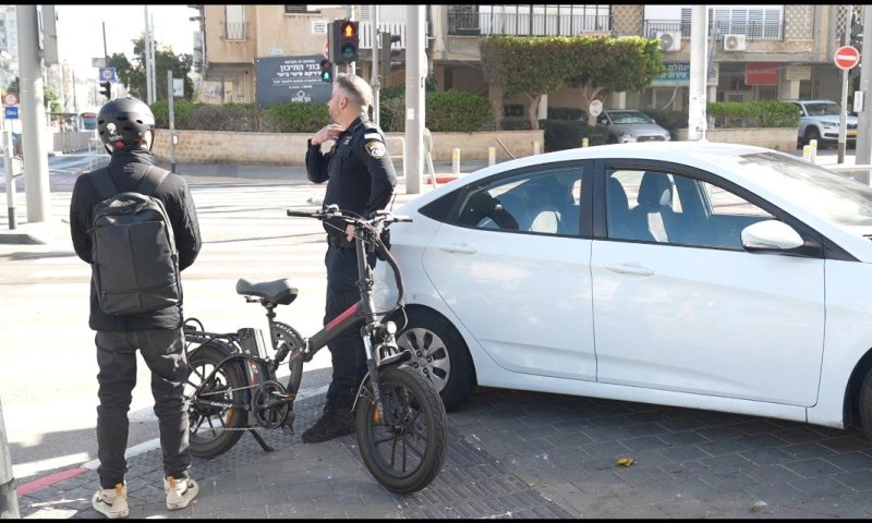 עשרות דוחות לכלים חשמליים במבצע אכיפה בבת ים