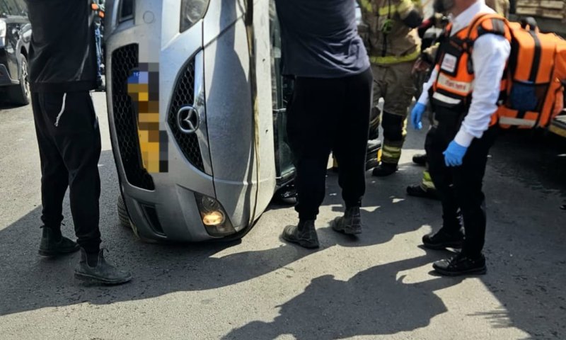 נהגת נפצעה בהתהפכות רכב בבת ים
