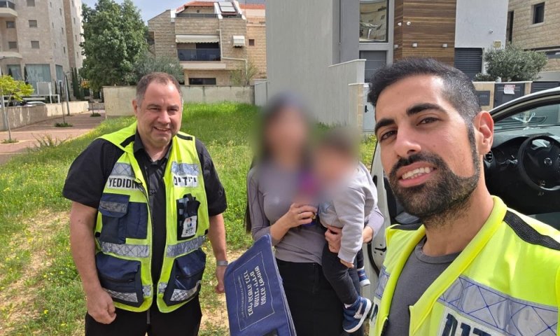 פעוט ננעל ברכב בשכונת ח-300 בחולון