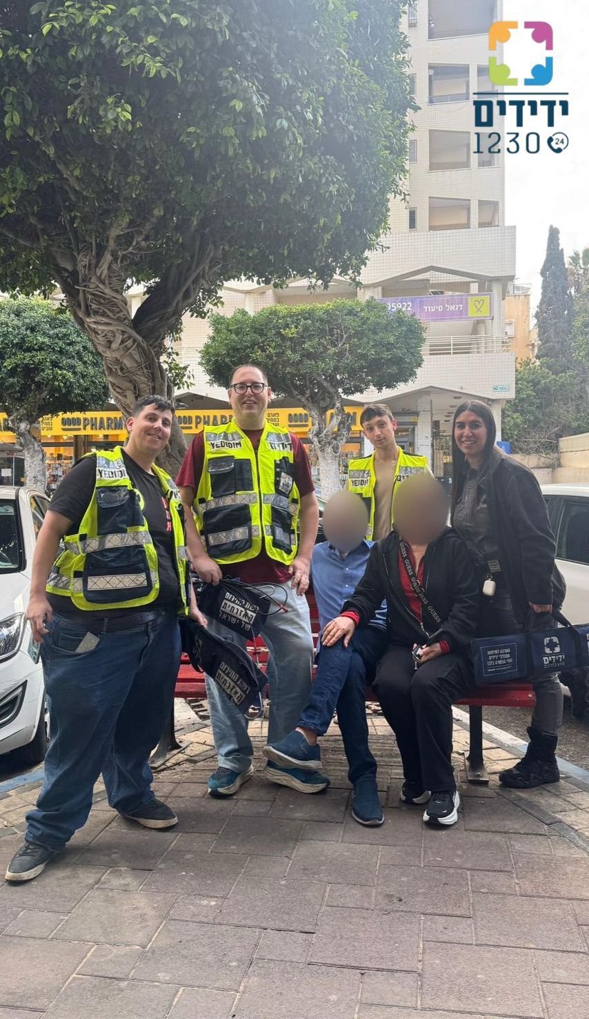 מתנדבי ידידים נחלצו לעזרת קשיש שננעל ברכב בבת ים