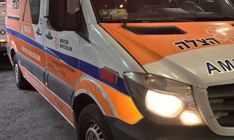 גבר החליק במוסך בחולון ונפצע בינוני