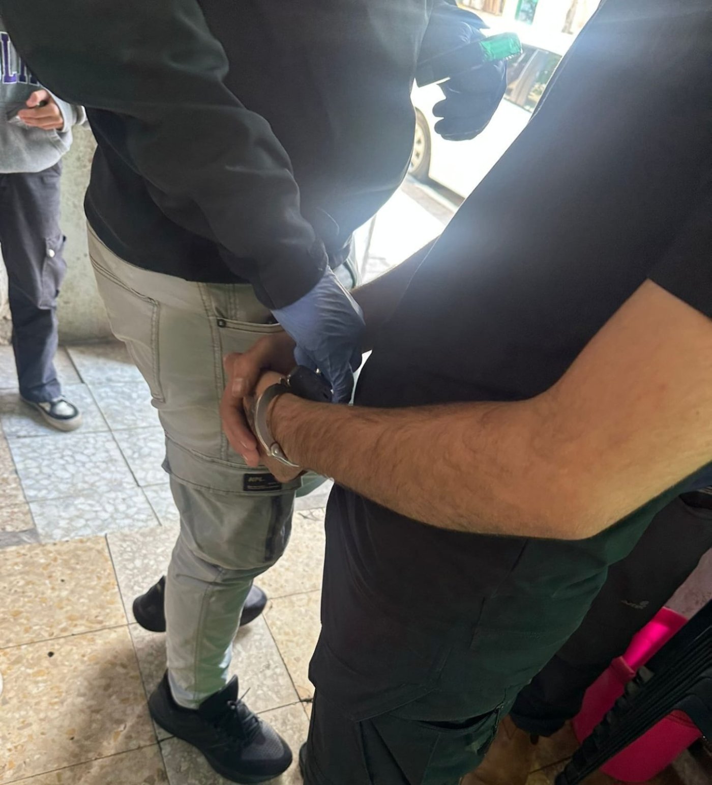 2 צעירים נעצרו בחשד למעורבות במקרי שוד בחולון ובת ים