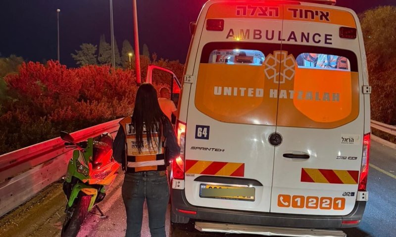 רוכב אופנוע נפצע בתאונה בכניסה לחולון